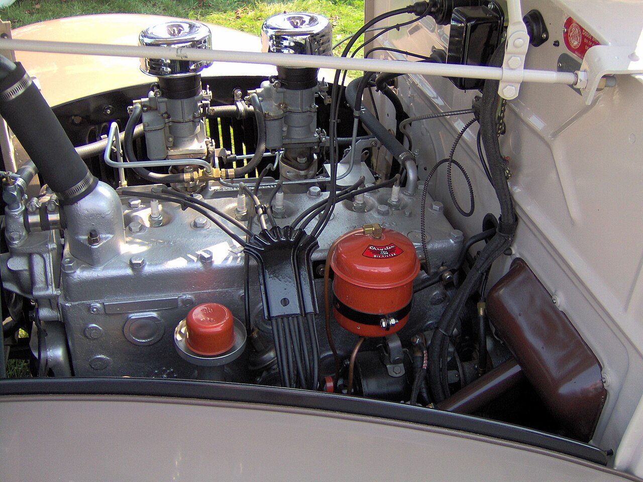 1937_Dodge_Brothers_coupe_engine.JPG