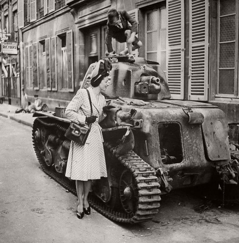 bob-landry-vintage-fashion-in-paris-1944-03.jpg