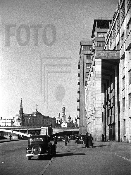Дом на набережной. Театр Эстрады. Москва. 1940-е.jpg