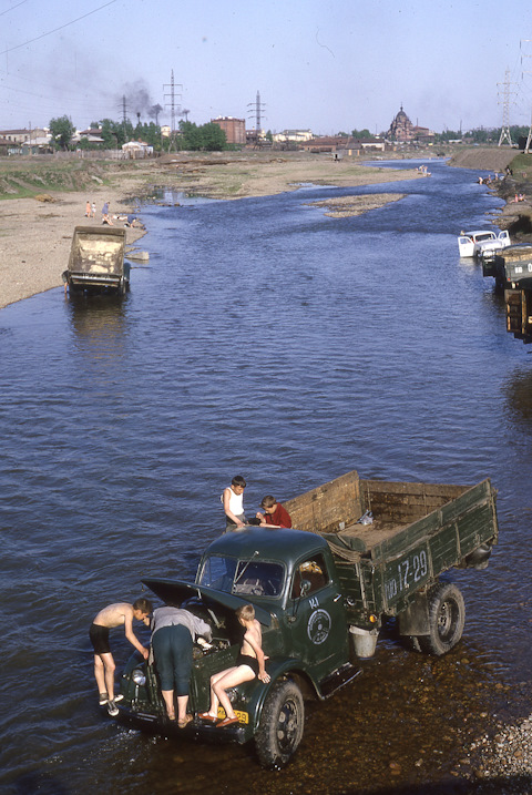 фотография, сделанная фотографом Кен Причардом в далёком 1965 году на реке Ушаковке в Иркутске.jpg