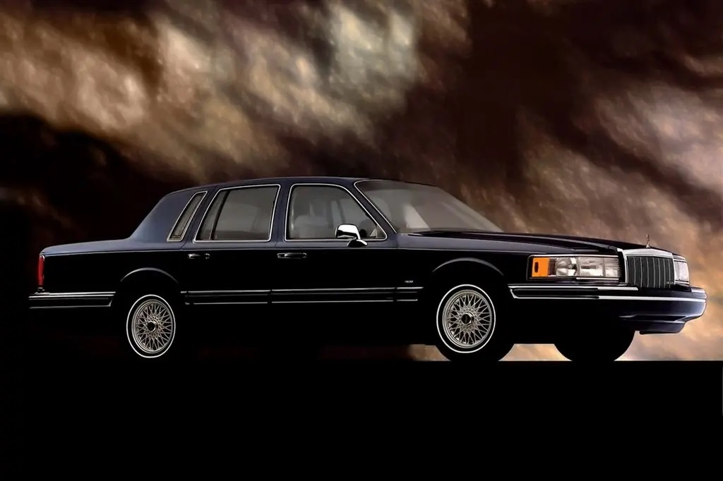 lincoln_town_car_921982.jpg