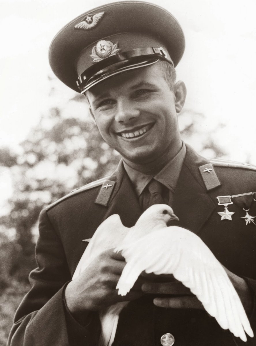Yuri Gagarin in Bulgaria - May 1961.jpg